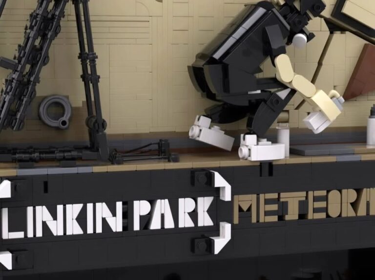 Attention Soldiers and LEGO fans! 🤘