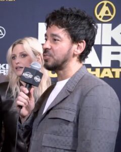 Mike at the Unshatter premiere with KROQ being 100% himself: amidst the laughs, interruptions, and the typical chaos of any Linkin Park interview.